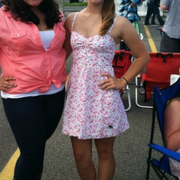 Abercrombie & Fitch Dresses & Skirts - Floral Abercrombie dress
